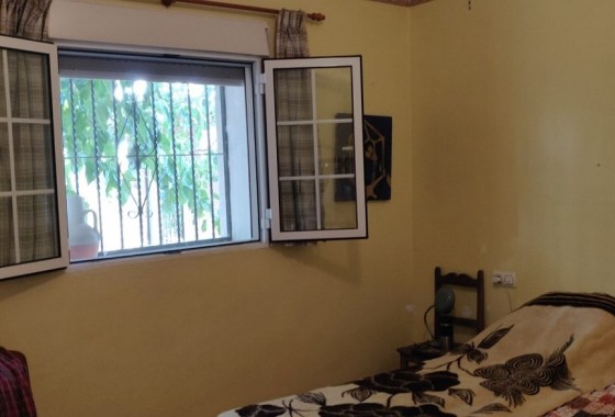 Herverkoop - Finca Landelijk pand -
Orihuela