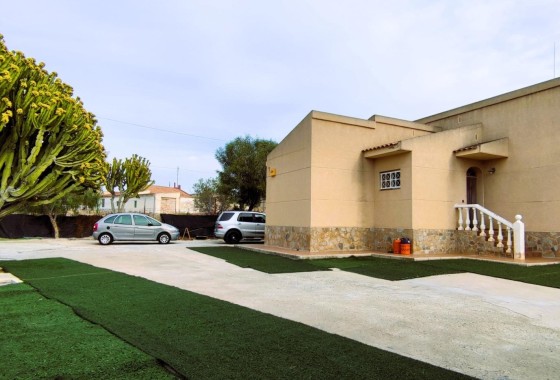 Herverkoop - Finca Landelijk pand -
Alicante