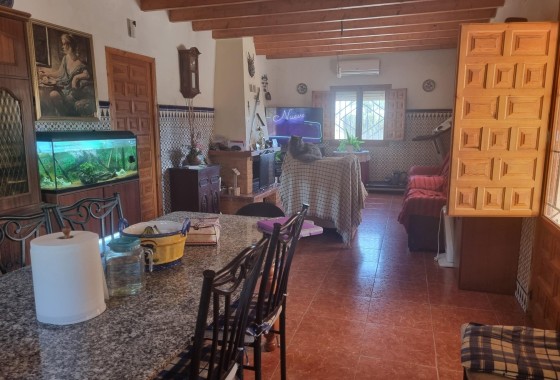 Herverkoop - Finca Landelijk pand -
Hondón de las Nieves