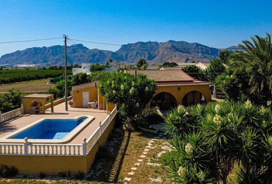 Herverkoop - Finca Landelijk pand -
Orihuela