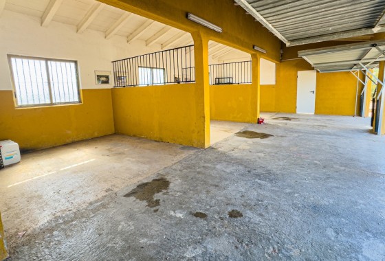 Herverkoop - Finca Landelijk pand -
Orihuela