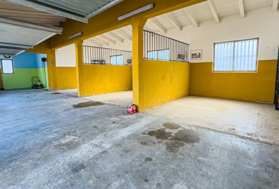 Herverkoop - Finca Landelijk pand -
Orihuela