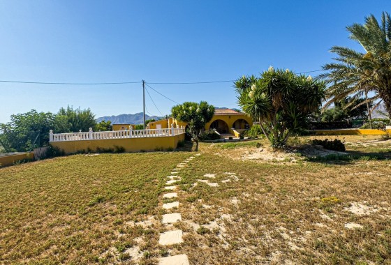 Herverkoop - Finca Landelijk pand -
Orihuela