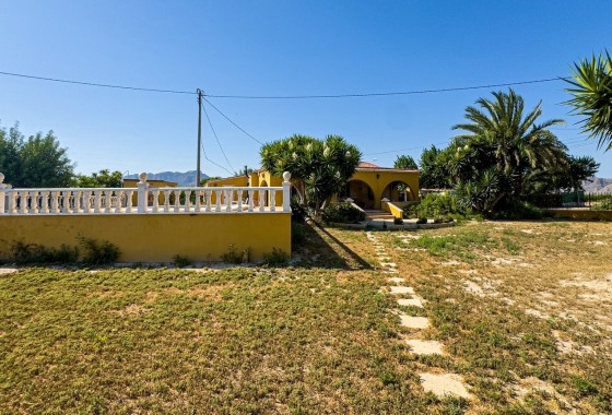 Herverkoop - Finca Landelijk pand -
Orihuela