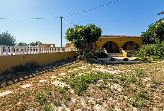Herverkoop - Finca Landelijk pand -
Orihuela