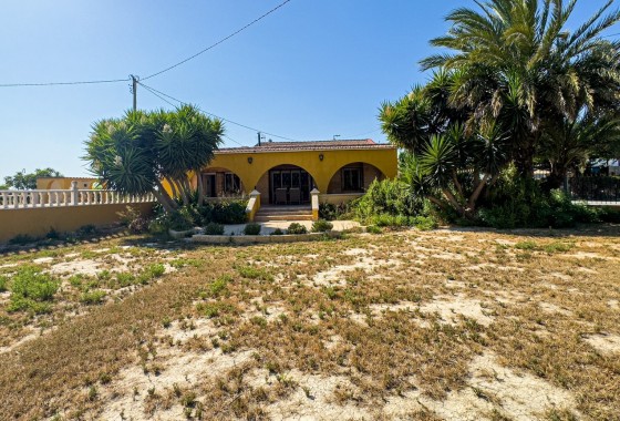 Herverkoop - Finca Landelijk pand -
Orihuela