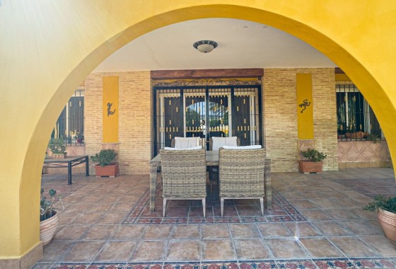 Herverkoop - Finca Landelijk pand -
Orihuela