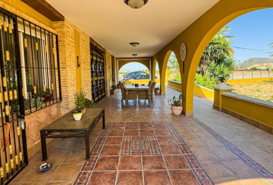 Herverkoop - Finca Landelijk pand -
Orihuela