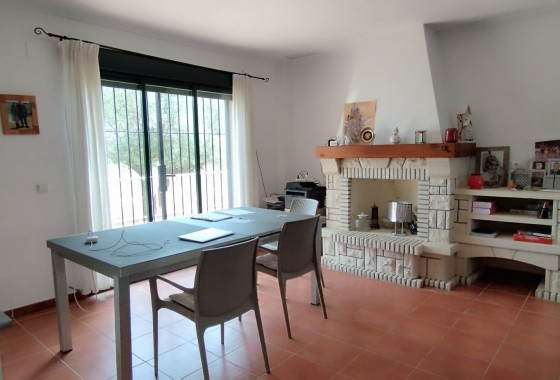 Herverkoop - Finca Landelijk pand -
Elche