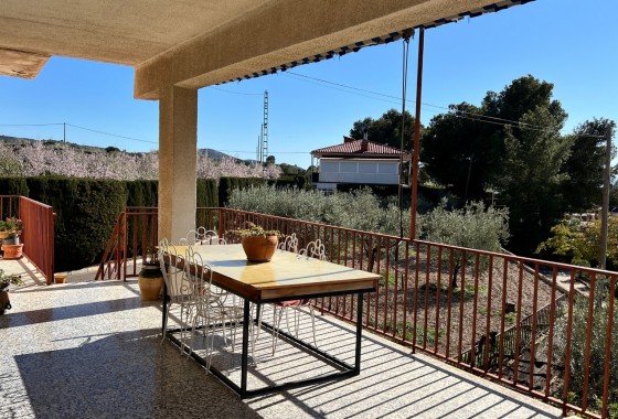 Herverkoop - Finca Landelijk pand -
Petrer