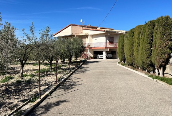 Herverkoop - Finca Landelijk pand -
Petrer