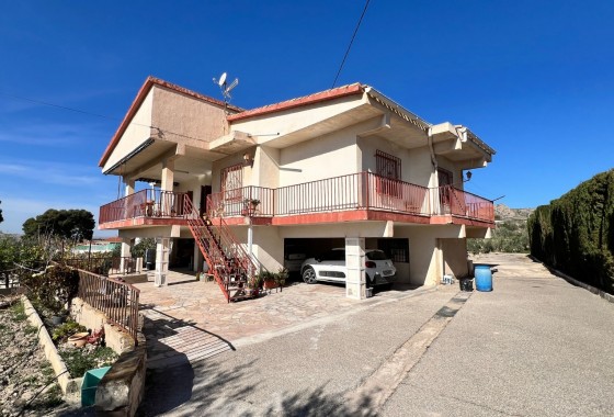 Herverkoop - Finca Landelijk pand -
Petrer