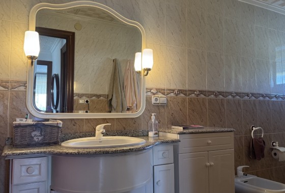 Herverkoop - Finca Landelijk pand -
Petrer