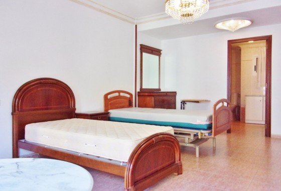 Herverkoop - Appartement / Flat -
Alicante