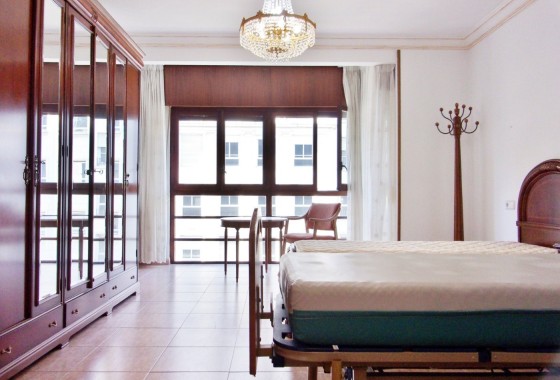 Herverkoop - Appartement / Flat -
Alicante