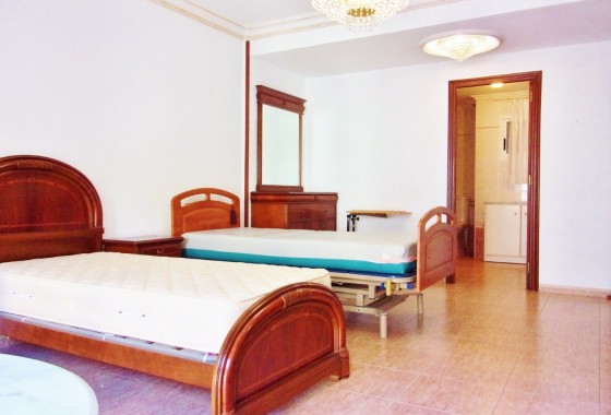 Herverkoop - Appartement / Flat -
Alicante