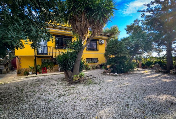 Herverkoop - Finca Landelijk pand -
Orihuela