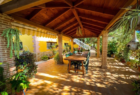 Herverkoop - Finca Landelijk pand -
Orihuela