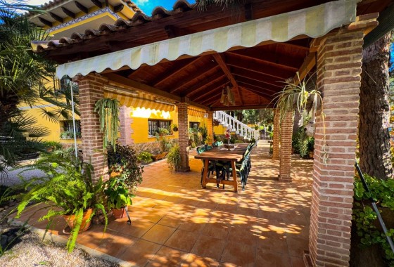 Herverkoop - Finca Landelijk pand -
Orihuela