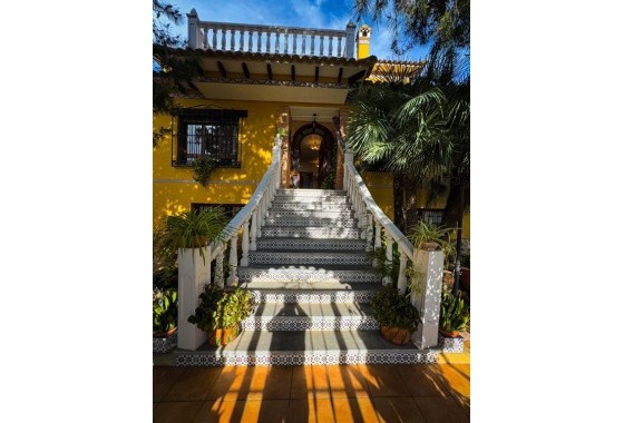 Herverkoop - Finca Landelijk pand -
Orihuela