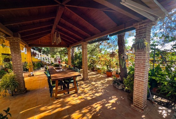 Herverkoop - Finca Landelijk pand -
Orihuela