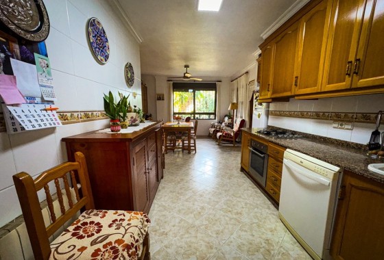 Herverkoop - Finca Landelijk pand -
Orihuela