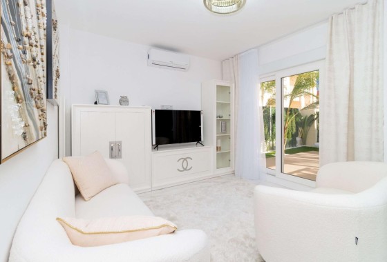 Venta - Chalet Independiente -
Orihuela Costa