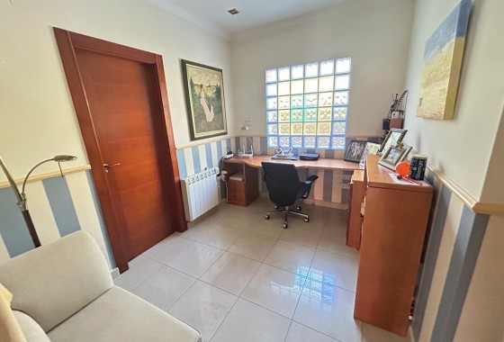 Herverkoop - Finca Landelijk pand -
Albatera