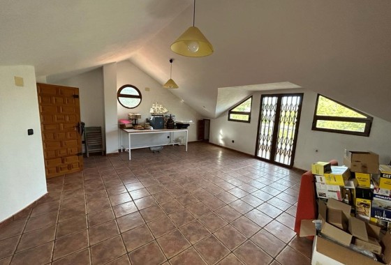 Herverkoop - Finca Landelijk pand -
Crevillente