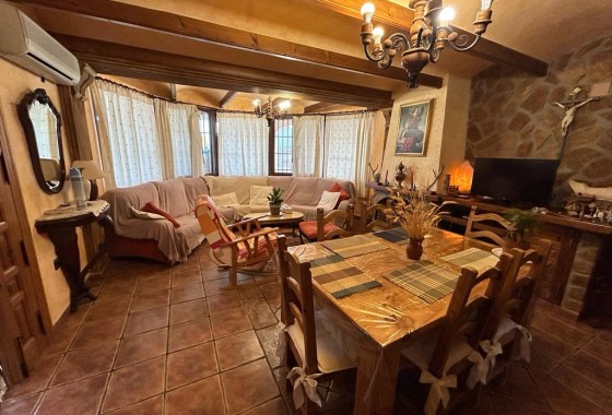 Herverkoop - Finca Landelijk pand -
Crevillente