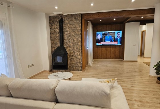 Herverkoop - Finca Landelijk pand -
Orihuela