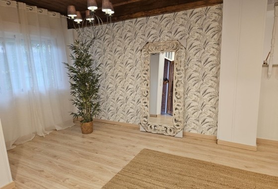 Herverkoop - Finca Landelijk pand -
Orihuela