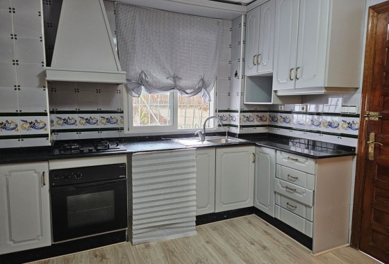 Herverkoop - Finca Landelijk pand -
Orihuela