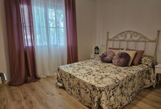 Herverkoop - Finca Landelijk pand -
Orihuela