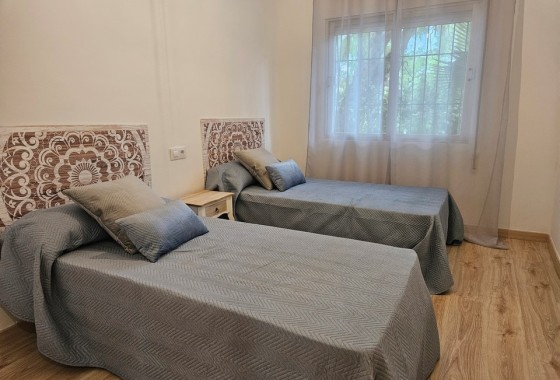 Herverkoop - Finca Landelijk pand -
Orihuela