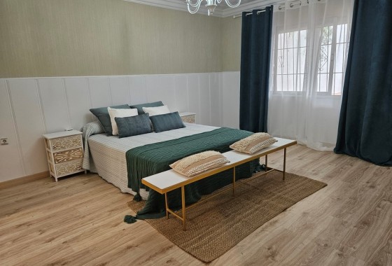 Herverkoop - Finca Landelijk pand -
Orihuela