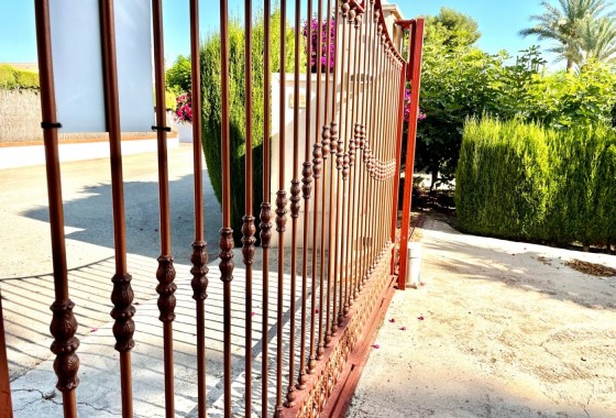 Herverkoop - Finca Landelijk pand -
Elche