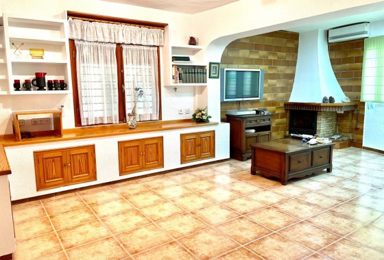 Herverkoop - Finca Landelijk pand -
Elche