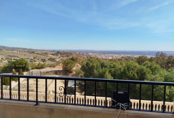 Herverkoop - Finca Landelijk pand -
Crevillente