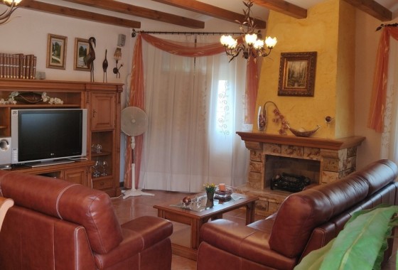 Herverkoop - Finca Landelijk pand -
CAÃADA DE SAN PEDRO