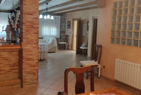 Herverkoop - Finca Landelijk pand -
CAÃADA DE SAN PEDRO