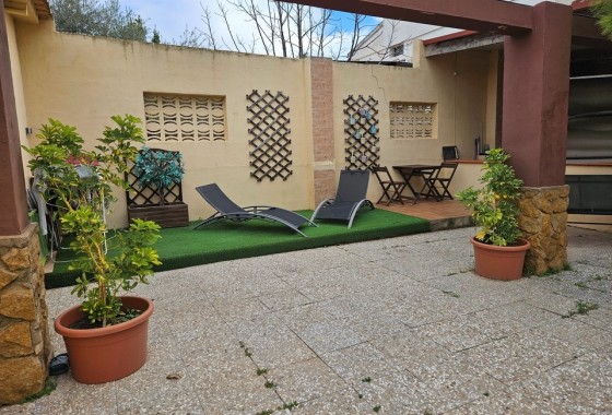 Herverkoop - Finca Landelijk pand -
Orihuela