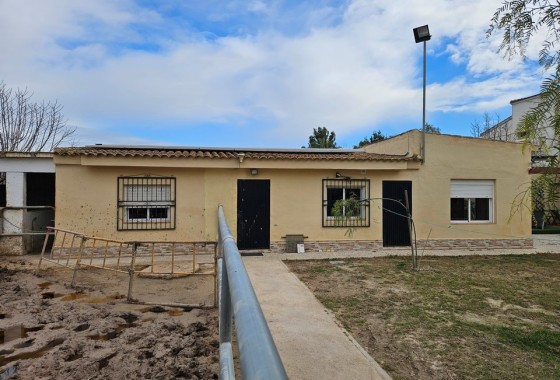 Herverkoop - Finca Landelijk pand -
Orihuela