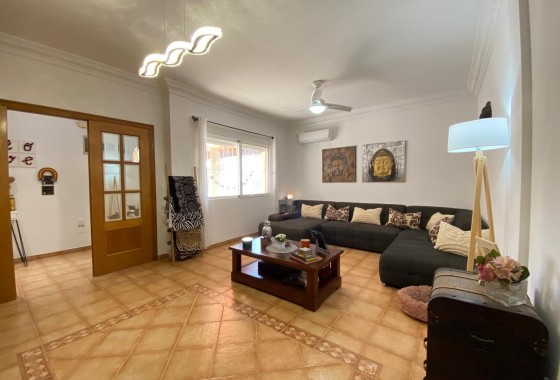 Herverkoop - Finca Landelijk pand -
Alicante