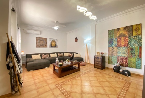 Herverkoop - Finca Landelijk pand -
Alicante