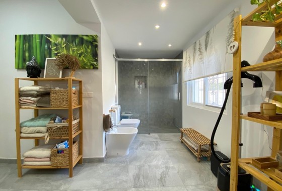 Herverkoop - Finca Landelijk pand -
Alicante