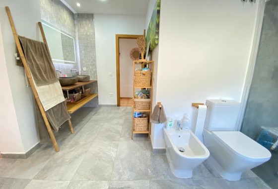 Herverkoop - Finca Landelijk pand -
Alicante