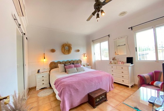 Herverkoop - Finca Landelijk pand -
Alicante