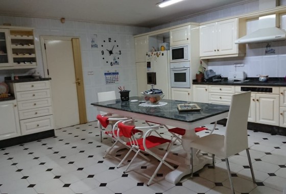 Herverkoop - Finca Landelijk pand -
Elche