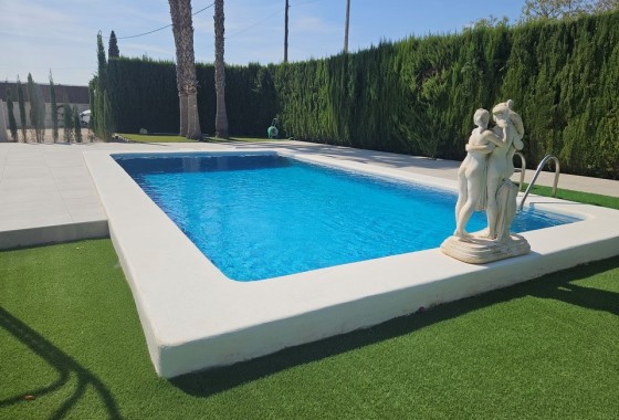 Herverkoop - Finca Landelijk pand -
Elche